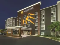 La Quinta Inn & Suites by Wyndham San Antonio Downtown Hotels near San Fernando Cathedral