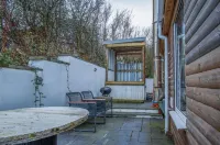 The Lodge - 1 Bedroom - Freshwest Beach Retreat Hotels near Pembroke Castle