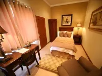 Le Cozmo Guesthouse Hotels in Alberton