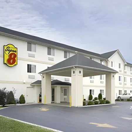 Super 8 by Wyndham Pontoon Beach IL/St. Louis MO Area