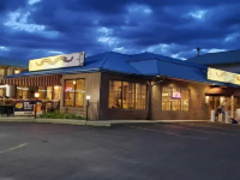 Riviera Inn & Suites 1000 Islands Hotels in Gananoque