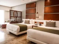 The Reef 28 Hotel & Spa - Luxury Adults Only - All Suites - with Optional All Inclusive Отели рядом с достопримечательностью «Пляжный клуб Kool»