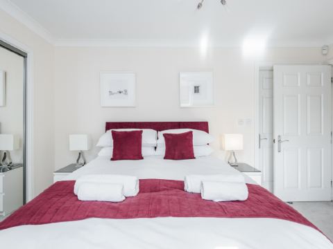 Roomspace Serviced Apartments - Royal Swan Quarter