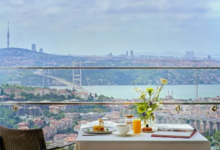 Raffles Istanbul Отели рядом с достопримечательностью «Trump towers»