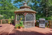Charming Thornton Escape w/ Sauna + Gazebo! - 무료 와이파이