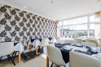 Holcombe Guest House - Breakfast