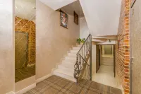 Zamok na Nikolskoy Gostevoy Dom