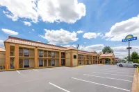 Days Inn by Wyndham Oak Grove/Ft. Campbell Hotels in Oak Grove