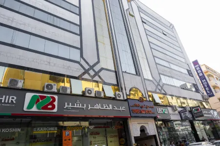 Three 888 Hotel Отели рядом с достопримечательностью «Шейх Мохаммед бен Рашид Центр культурной коммуникации»