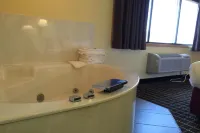 Quality Inn & Suites Harrington - Milford - Hot Tub
