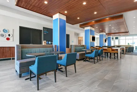 Holiday Inn Express & Suites Houston Memorial - City Centre Отели рядом с достопримечательностью «The Music Box Theater»