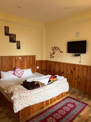 Mozo- Tree House Hostel