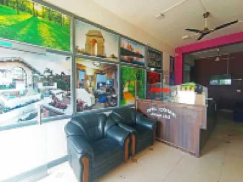 Savanur Deluxe Lodge 達文蓋雷縣酒店