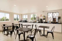 Super 8 by Wyndham Portland ME