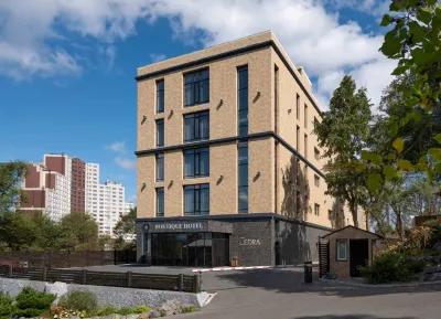 R Boutique Hotel 골든 브리지 주변 호텔