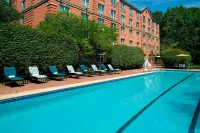 Westfields Marriott Washington Dulles - Rooftop Pools