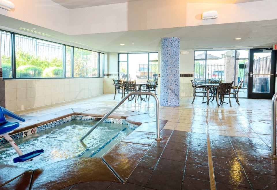 3. 햄프턴 인 & ..