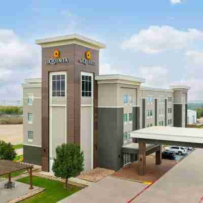 La Quinta Inn & Suites by Wyndham Denton - University Drive Hotel Exterior