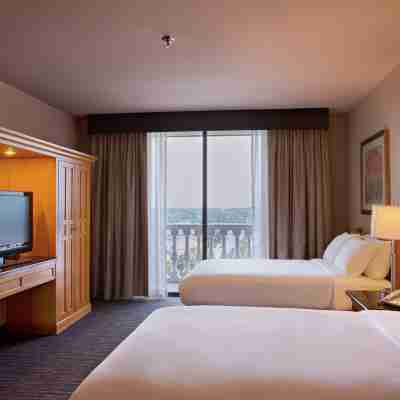 DoubleTree Suites by Hilton McAllen Rooms