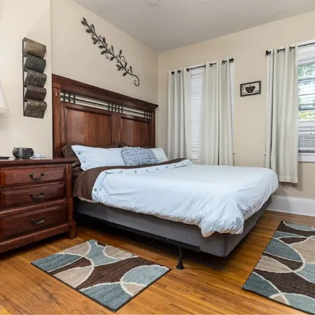 Large & Private w/King Bed Great Location