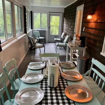 Beautiful historic 1916 Farmhouse and Country Home in the Blue Ridge Mountains