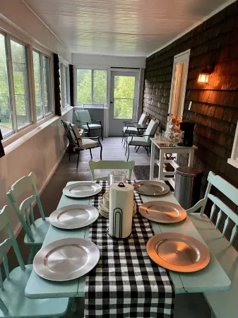 Beautiful historic 1916 Farmhouse and Country Home in the Blue Ridge Mountains