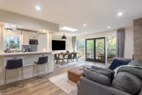 Family-friendly Modern Cozy Downtown Mill Valley Unit in San Francisco Bay Area - Wi-Fi