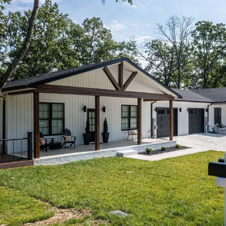 Captains Quarters- located within walking distance to local marina