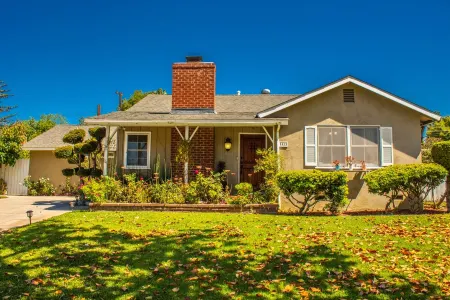 Vacation Home Close to Disneyland and More! Отели рядом с достопримечательностью «Калифорния Стейт Юниверсити Фуллертон»