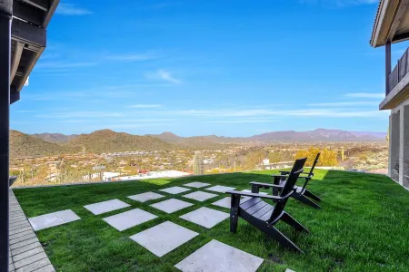 Black Mountain Gem! Designer Completely Renovated! Отели в г. Кейв Крик