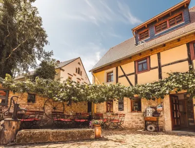 "Drei Mädel Hof" close to the center and yet rural Hotels in Gompitz