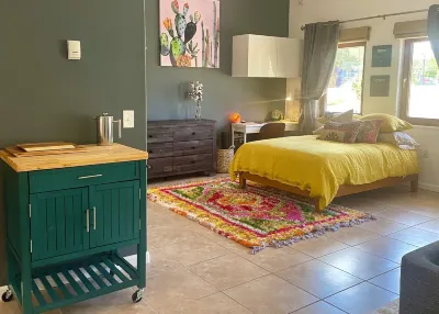 Chic Studio Apartment near Downtown and Shopping Santa Fe Public Library附近的飯店