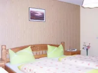 Enjoy your holiday in the contemplative Böbrach in ArberLand near Bodenmais. Hotel a Bobrach