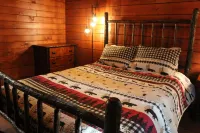 Adirondack Farmhouse - Newly built Luxury Cabin