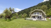 Mt Rainier,BestHome to Stay!4Bedroom_2Bath_Sleeps10,AC,Hot Tub,Car,RV Parking,
