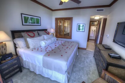 Magnificent Oceanfront Villa Near Disney Aulani, Four Seasons, Hot Tub&Beach Bar - 3-Star