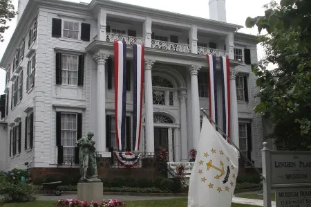 Historic Downtown Bristol Apartment