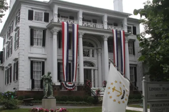 Historic Downtown Bristol Apartment