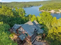 Spacious Log Cabin with Amazing Lake Views! Only Minutes from Loz Attractions.