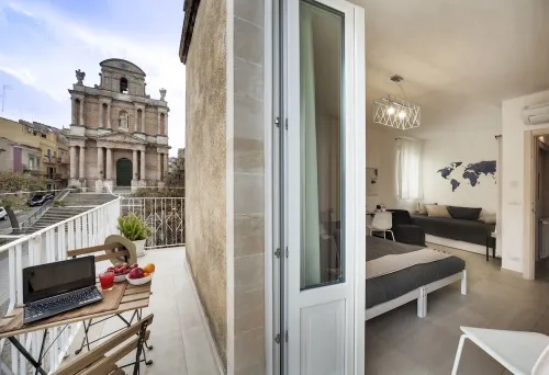 Piazza Salvatore, 7, rooms with a view