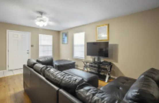 Cheerful 2 Bedrooms 2 Full Bathrooms Duplex