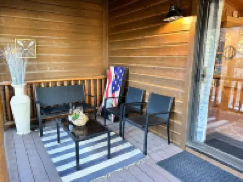 Show Low Cottage Hideaway-Cozy Cabin w/Fireplace