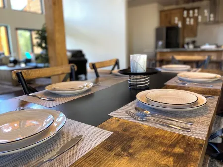 Lucky Duck on Rio Grande River with Hottub & 5 Bathrooms