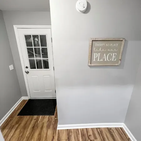 Your home away from Home. 4 blocks from downtown, 2 miles from MTSU