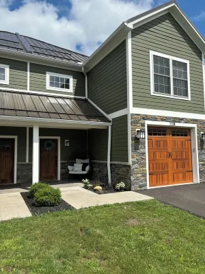 Village Retreat, New Condo Loaded with Amenities Hot Tub, Fire Pit, Game Room