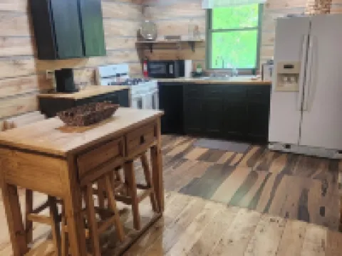 Downtown Cypress & Rock Cabin Hotels in Mammoth Spring