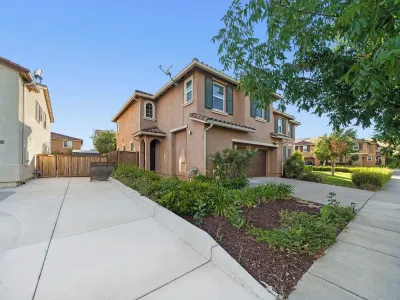 Wine Country Farmhouse with Fire Pit & BBQ near Napa, San Francisco & Sacramento Fairmont Memorial Park附近的飯店