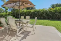 Breezy Villa - Minutes to Beaches - Fenced Yard - Pets Welcome - WiFi