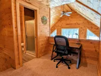 Tranquil Woodsy Getaway in Leelanau Peninsula - Golf, Wineries, Hiking, Beaches!