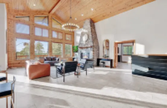 Designer Mountain Chalet • 1 Acre • Dual Primary Suites • Game Room • Sleeps 12
